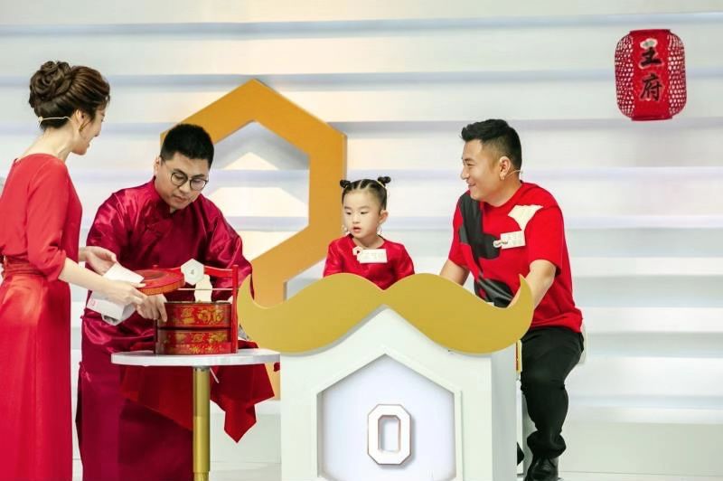 哇哦！深圳卫视节目第一季总冠军――万婴幼儿园王艺诺家庭