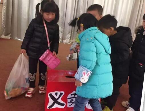 ����������Χ����Ӥ�İ���С��ʹ��