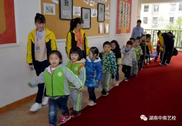 ѧ���������ϣ�����ʦ��Ҫ�����ϣ�����ʡ��������ѧУ��Ϊ����ʡ��һ����׼������ҿ��ƽ�����רҵ��ѧǰ������רҵ�������ְѧУ