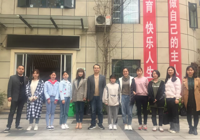 ������ר�����ŵ���Ӥ����������У�������ƪ��