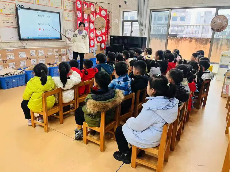  春日成长礼 | 长沙市岳麓区万婴米兰春天幼儿园大班小学半日体验