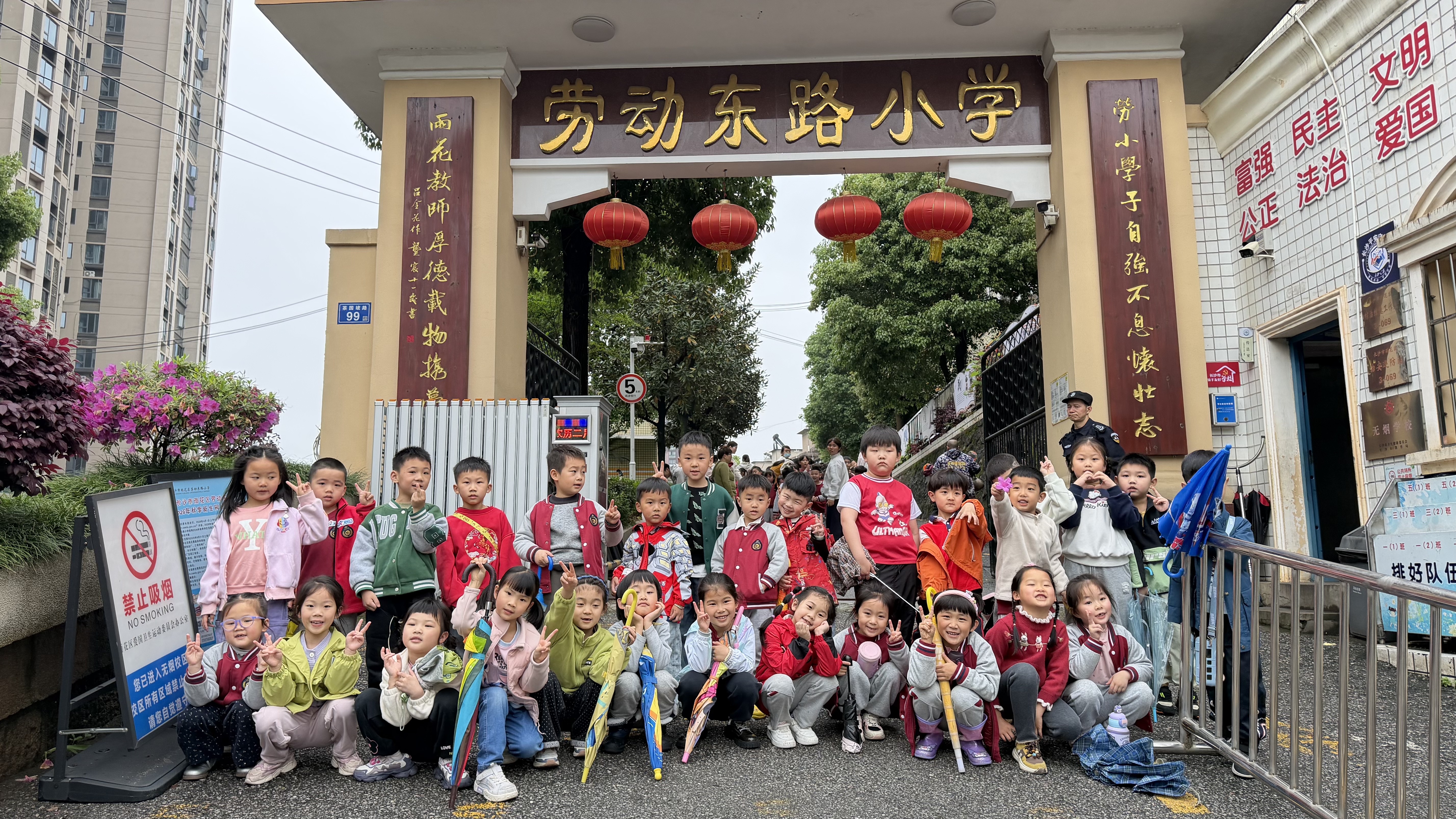 长沙市雨花区万婴幼儿园——【幼小衔接】“初探小学 礼遇成长”参观小学活动