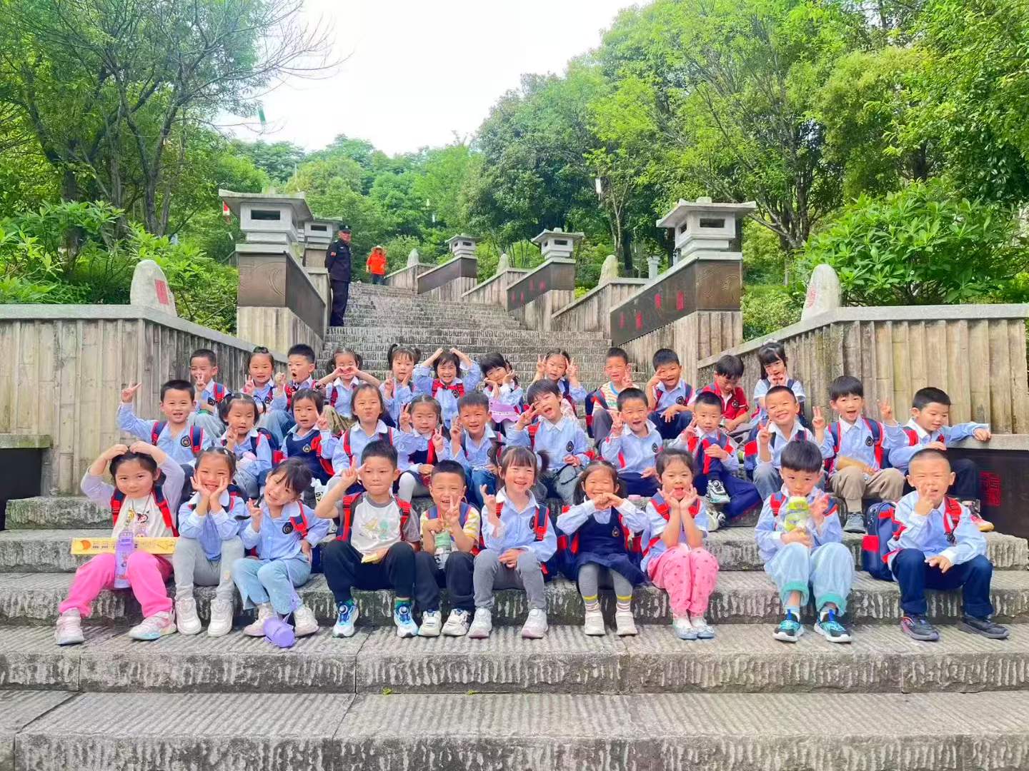 邂逅春光 悦读成长 —— 时代未来幼儿园中班年级组户外草坪阅读活动圆满开展