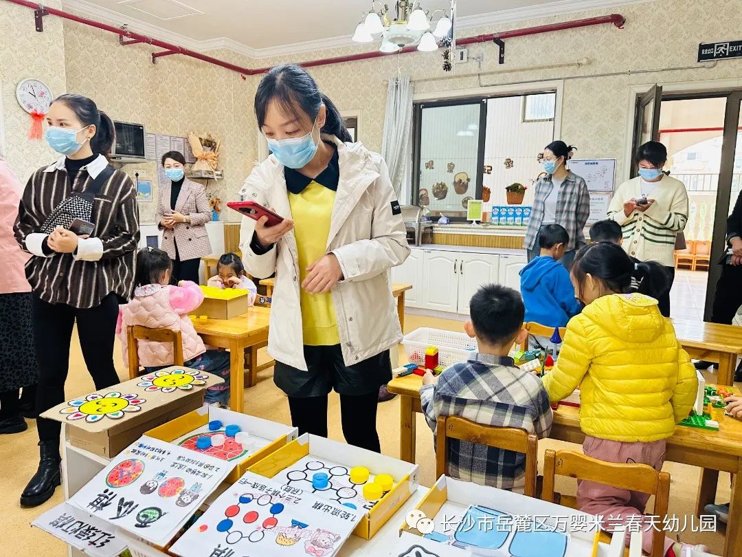 教室参观4.jpg 图片
