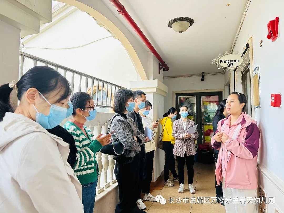 教室参观7.jpg 图片